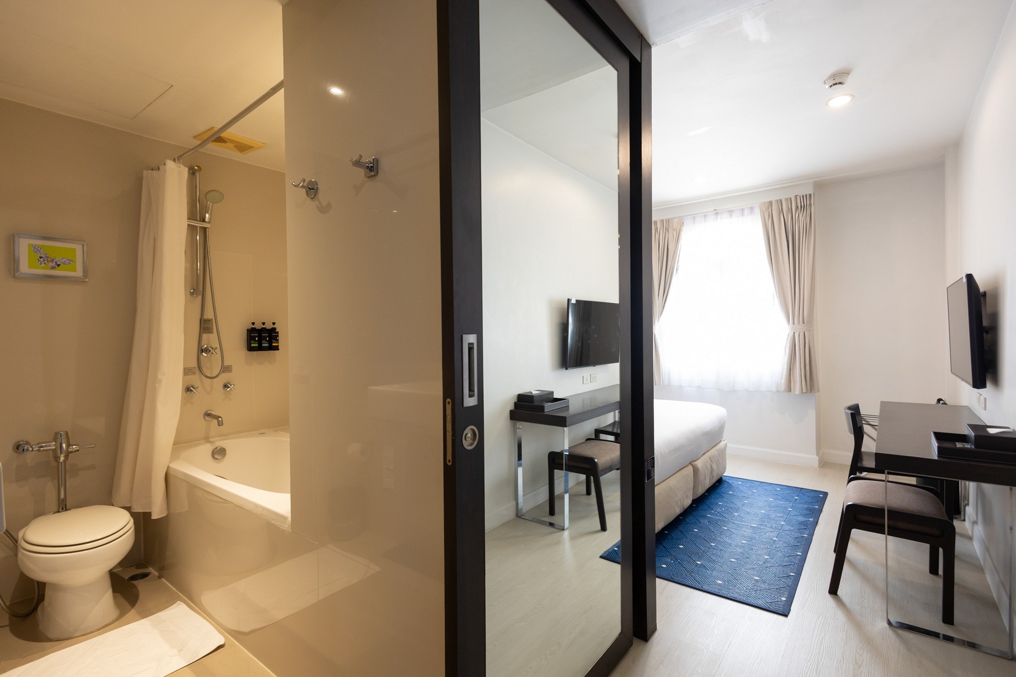 Deluxe with Bathtub Room