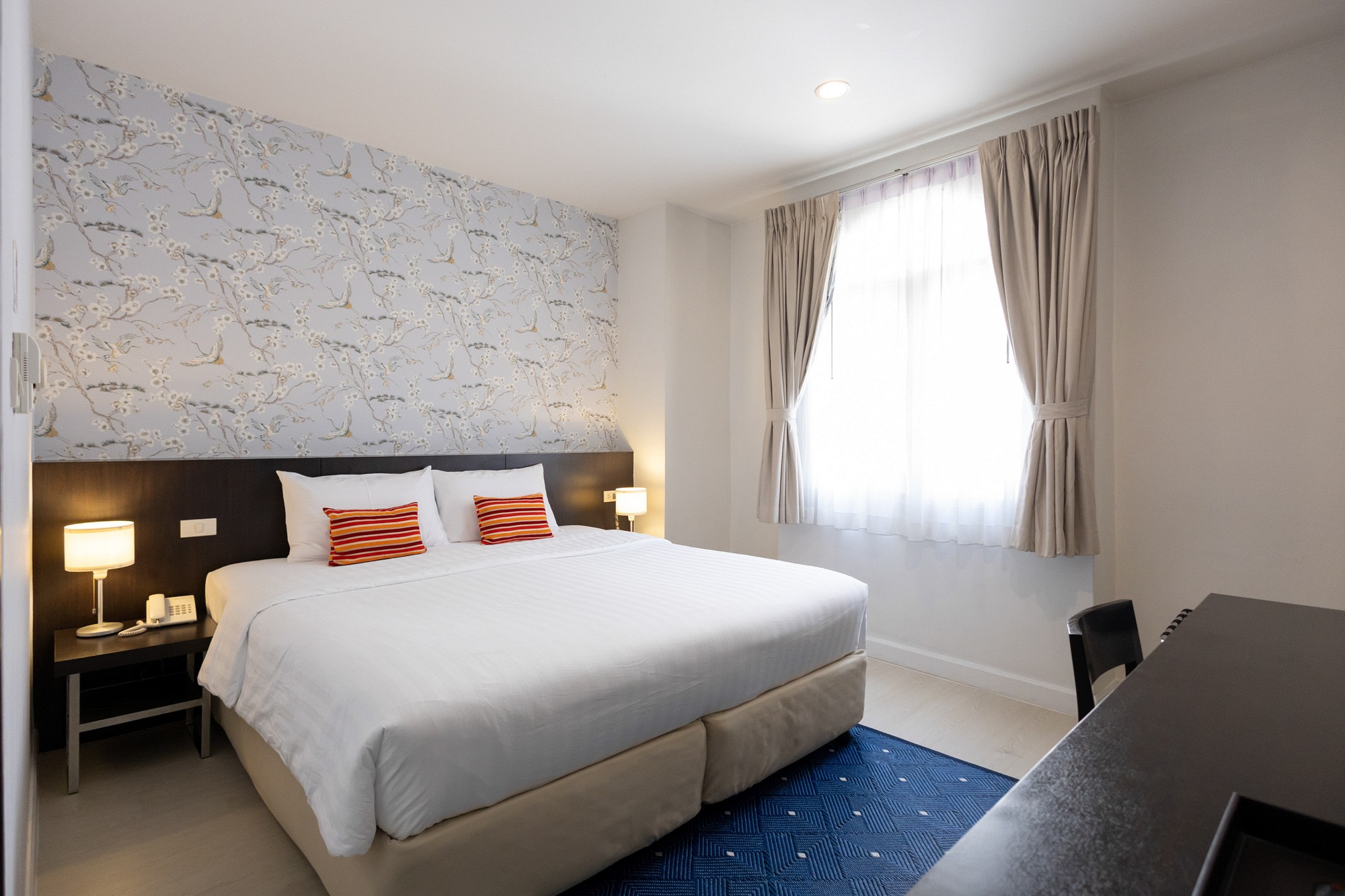 Deluxe with Bathtub Room