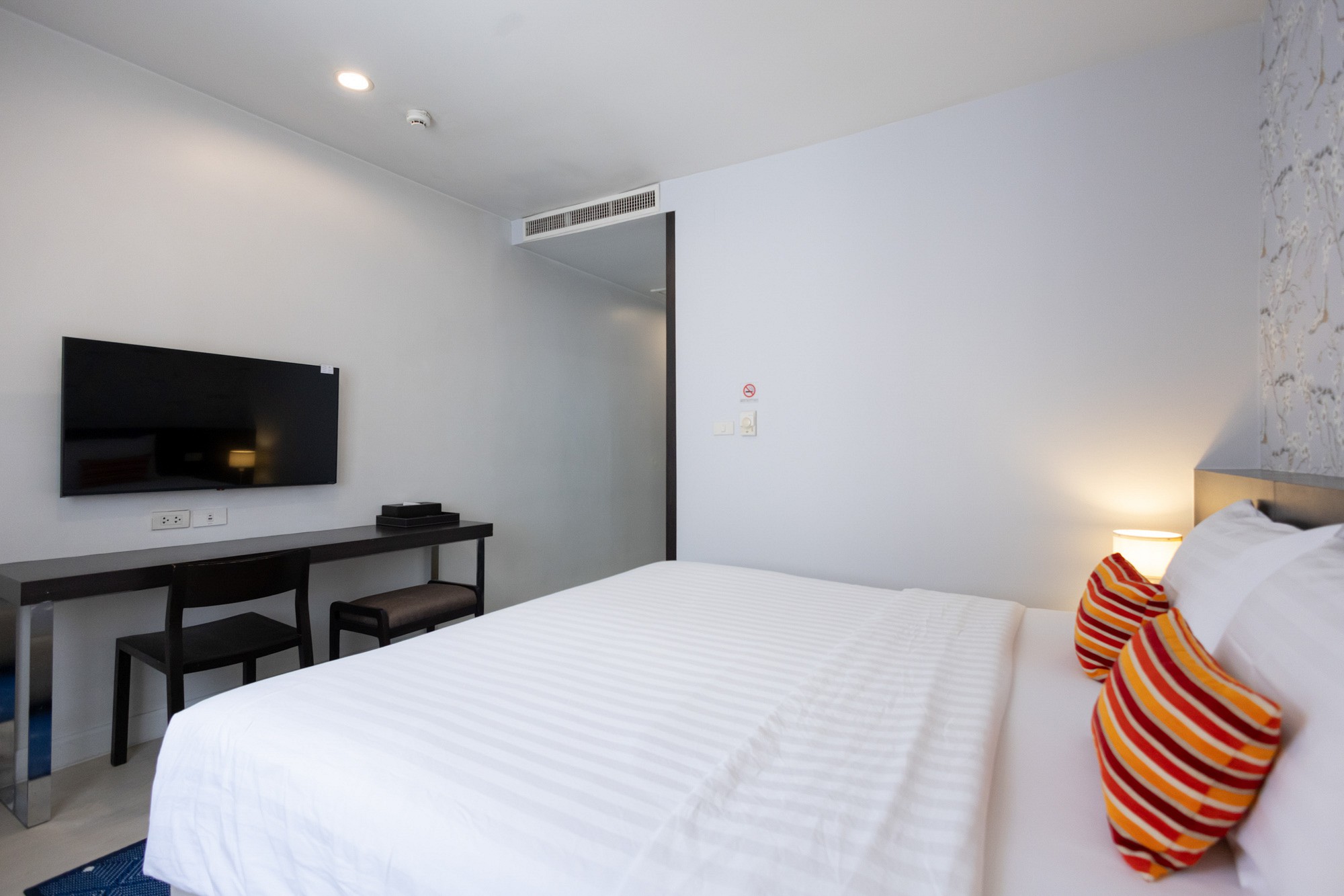 Deluxe with Bathtub Room