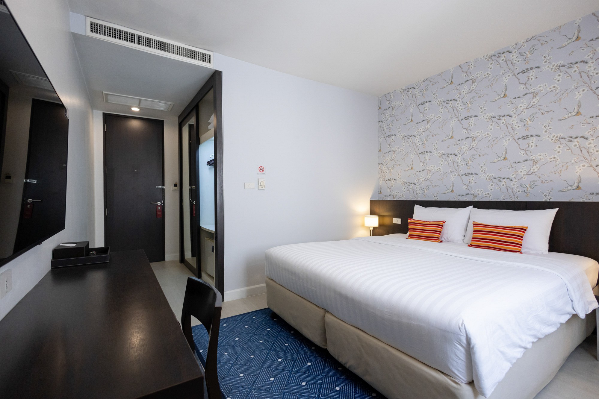 Deluxe with Bathtub Room